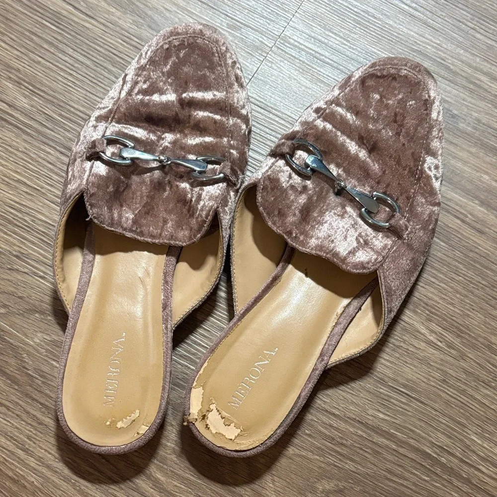 Merona Women's pale pink Velvet Mules with Silver Chain 7 - Picture 1 of 7